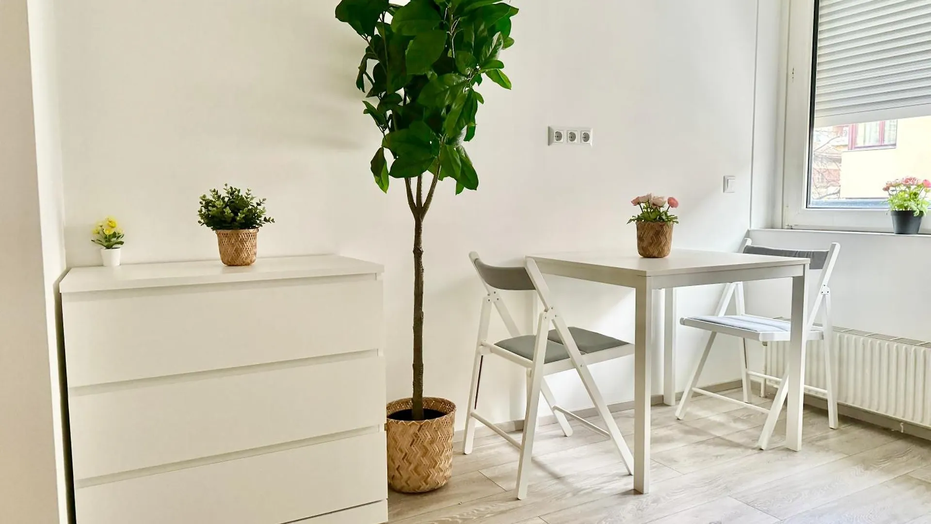 Stylish Schonbrunn Apartments With Free Parking Vienna