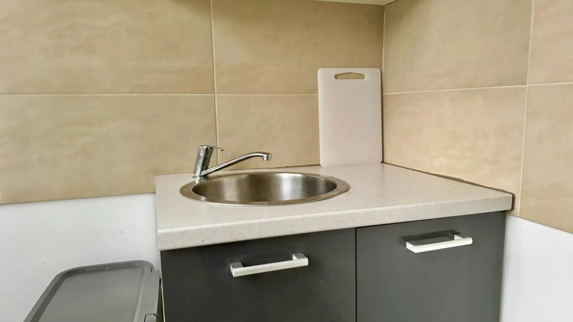 Stylish Schonbrunn Apartments With Free Parking Vienna