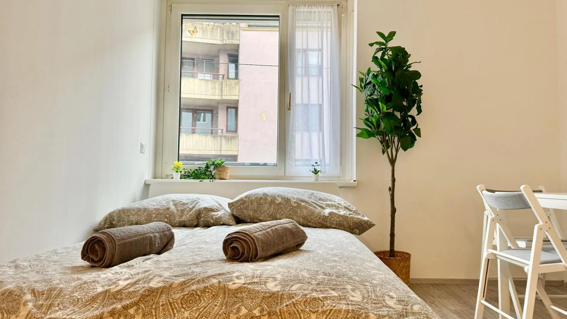 Stylish Schonbrunn Apartments With Free Parking Vienna